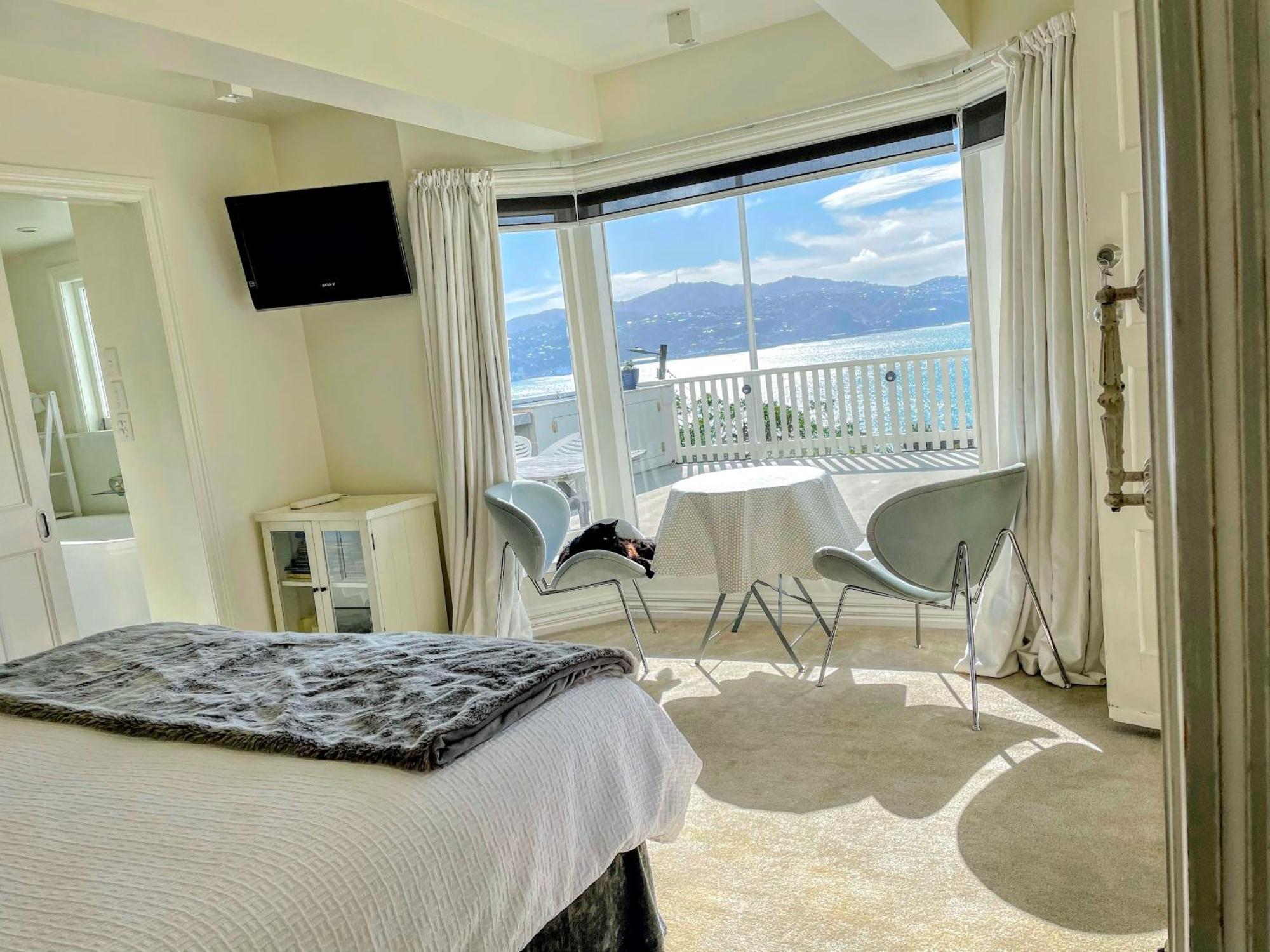 Incredible Views! Luxurious Studio & Outdoor Living Веллингтон Экстерьер фото